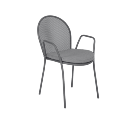 Dayanıklı yapısıyla yıllara meydan okuyan — Marsilya Metal Sandalye